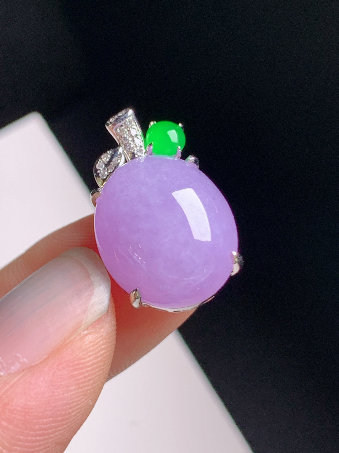 旦面吊坠，色浓饱满，华贵雅致，紫气东来