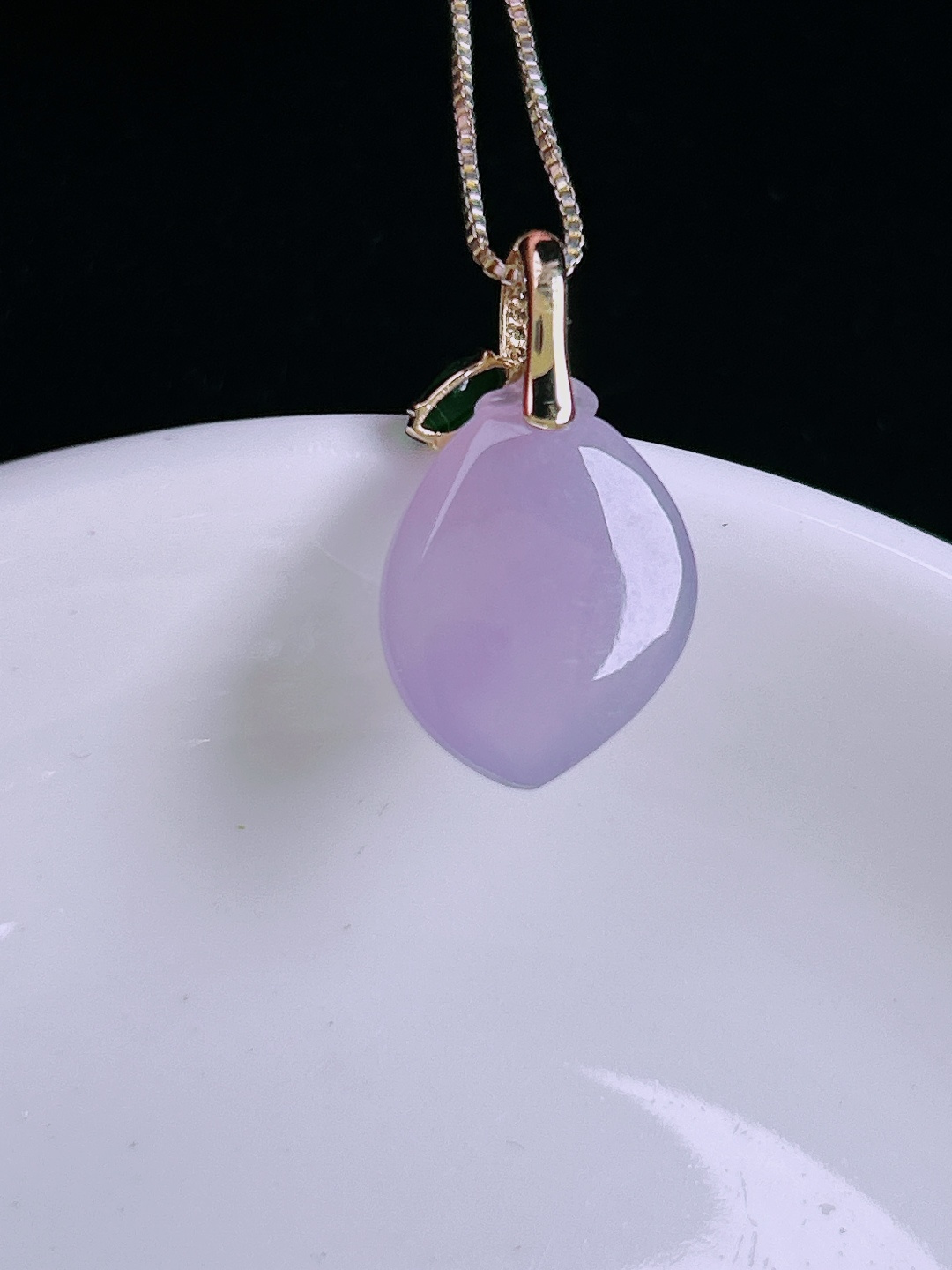 福瓜，18k镶嵌，老种起光，细底通透，尺寸：24.4裸石18/13.5/6.4mm0828