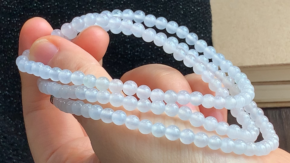 白冰珠链，尺寸取一4.9mm，包A附证书