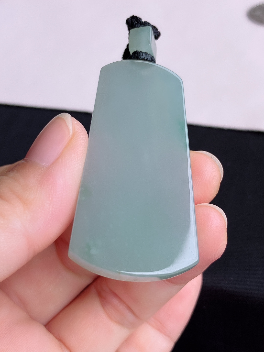 底色平安牌，简约时尚，尺寸52.3/26.8/5.6/自然光实拍