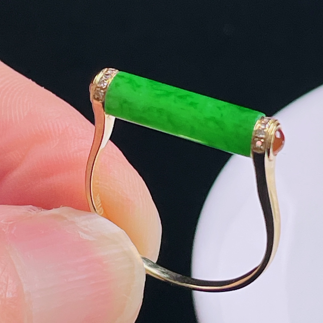 阳绿戒指，18k镶嵌，老种起光，细底通透，尺寸：裸石14.8/4mm0828