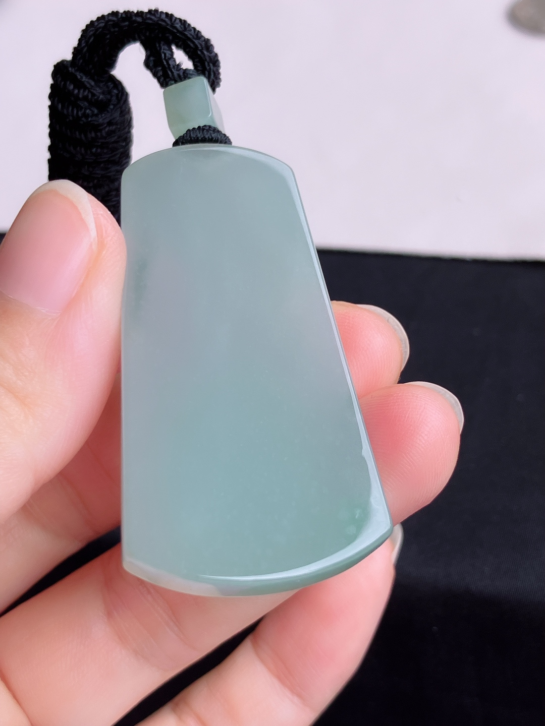 底色平安牌，简约时尚，尺寸52.3/26.8/5.6/自然光实拍