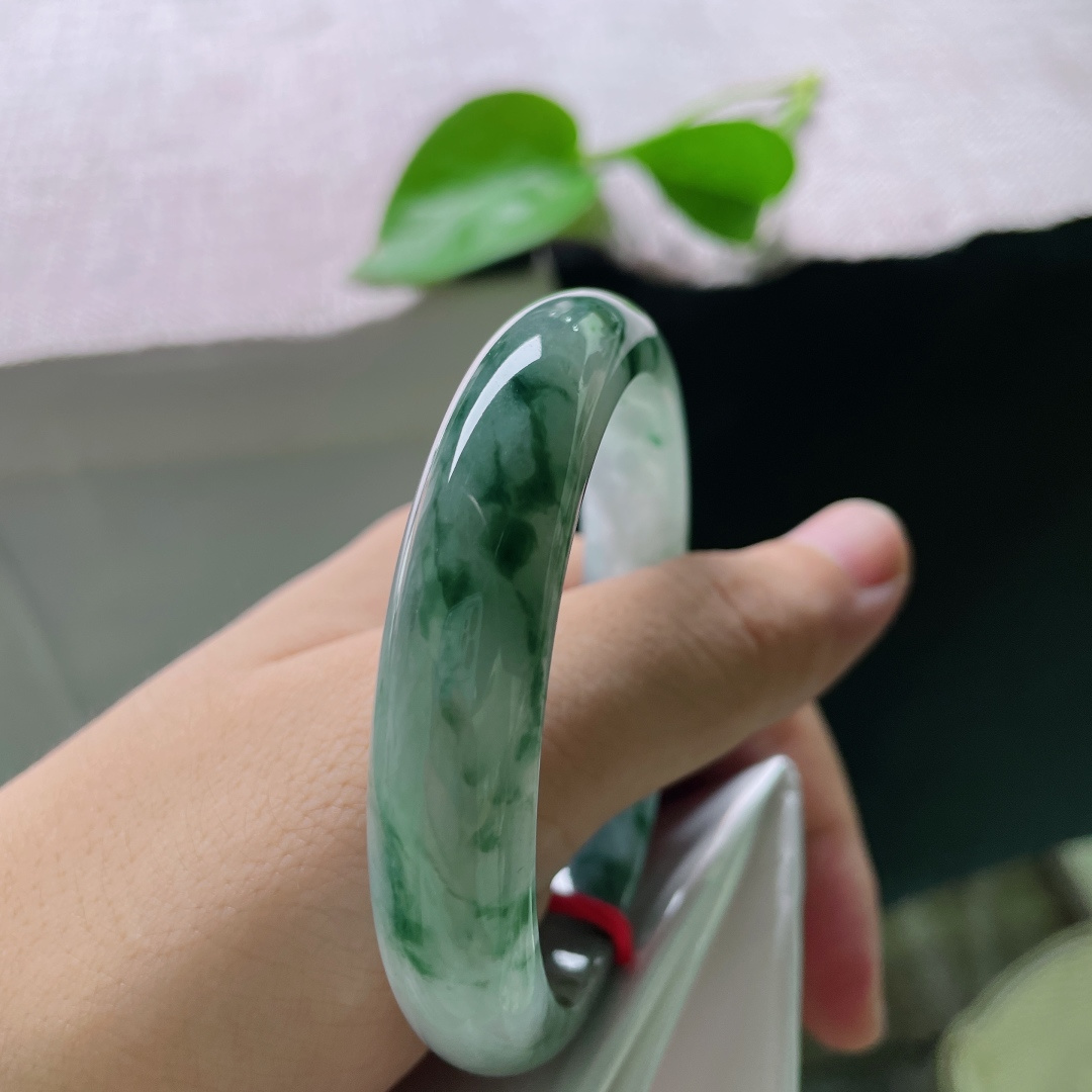 飘花正圈，冰润起光，飘花灵动如山水写意。宛如天然水墨画卷，有棉线，ss55179a