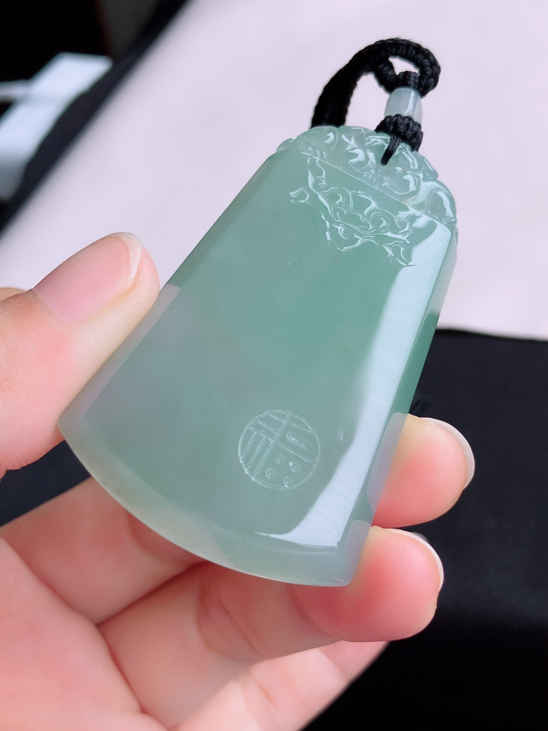 ️底色平安牌，简约时尚，尺寸59.3/38/7/自然光实拍