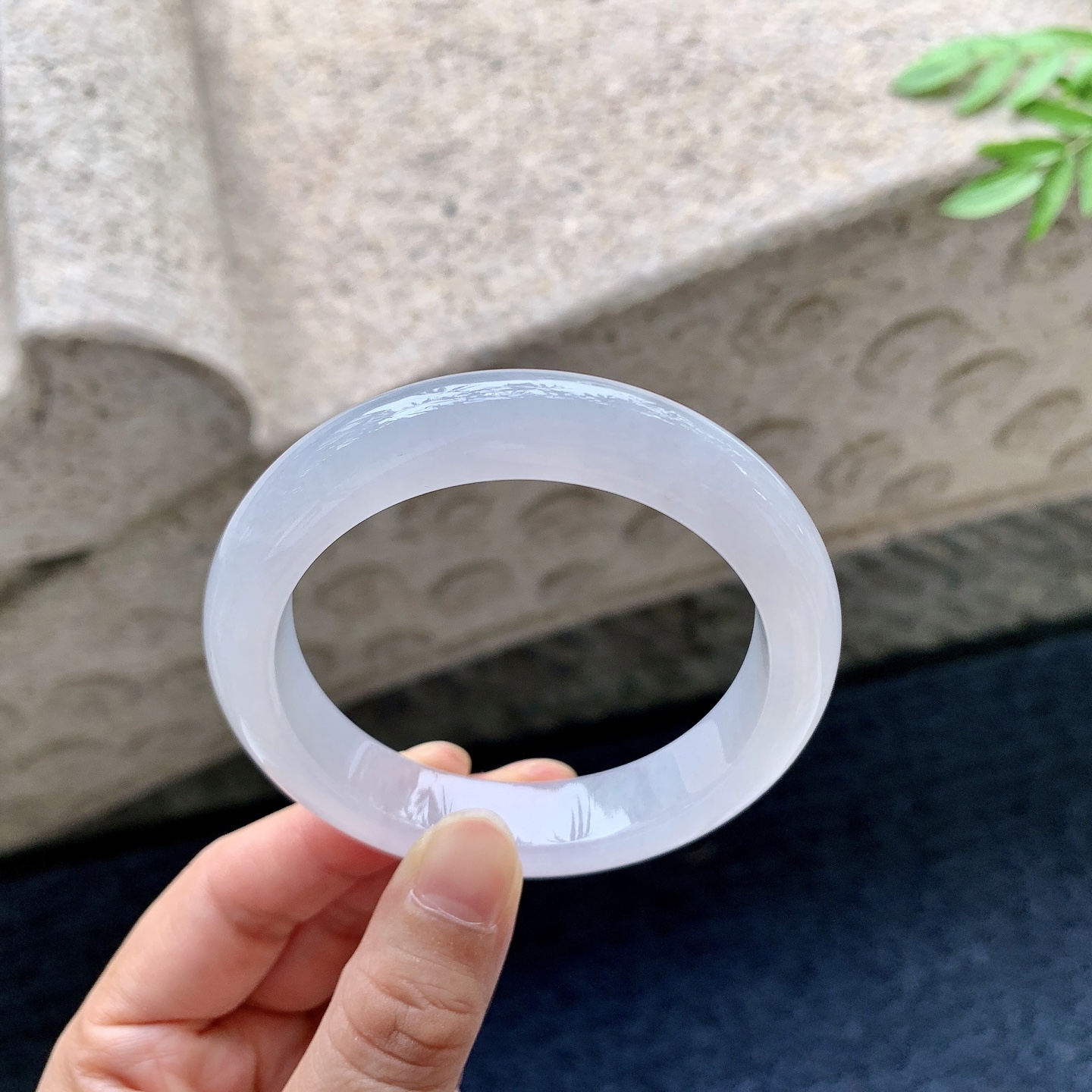 正圈55 56，圈口55/12/8.8，编码WW082949，糯冰淡粉紫，水润，种老，细腻，打灯有纹线