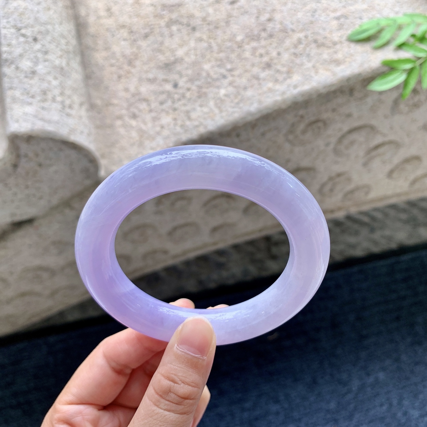 圆条56 57，圈口57/12.5/11.8，编码A2082915，艳紫，满色，水润，种老，细腻，有纹线