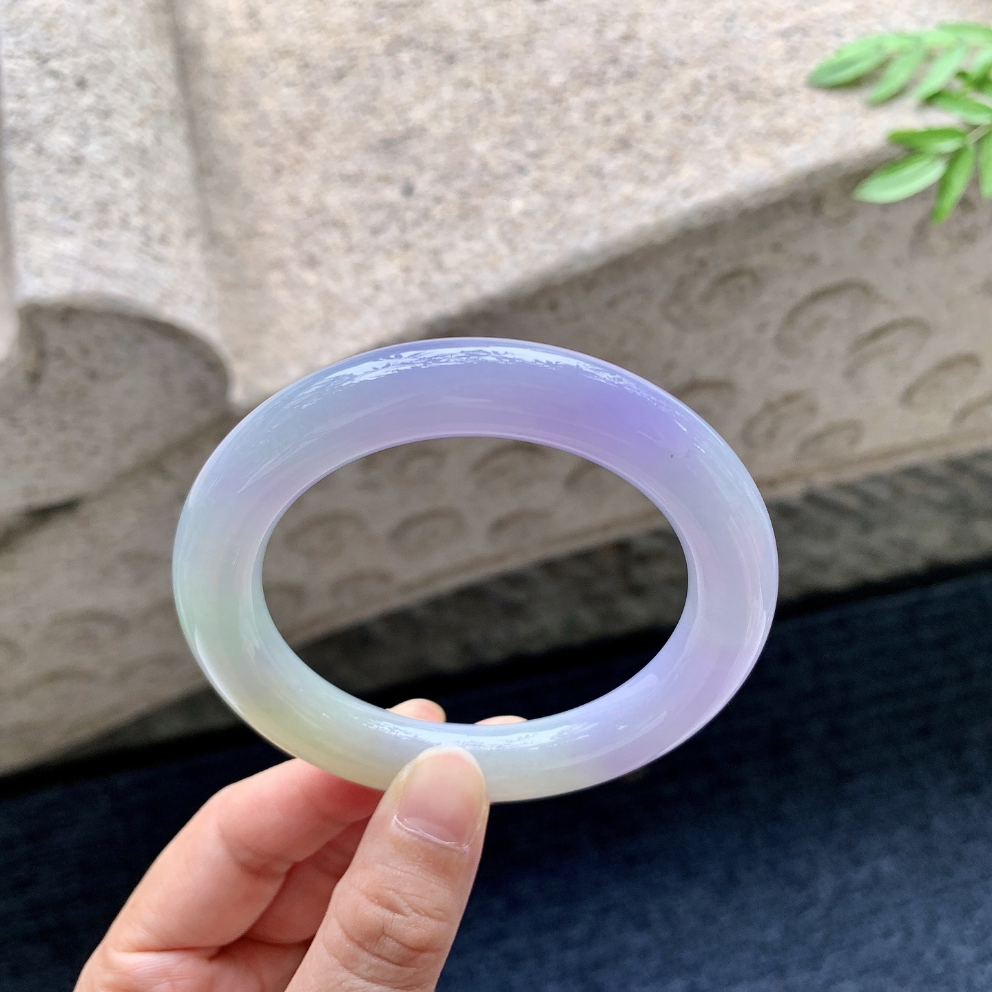 圆条55 56,圈口56.4/11.3/11.1,编码G7082928,双彩，水润，种老，细腻，打灯有棉线