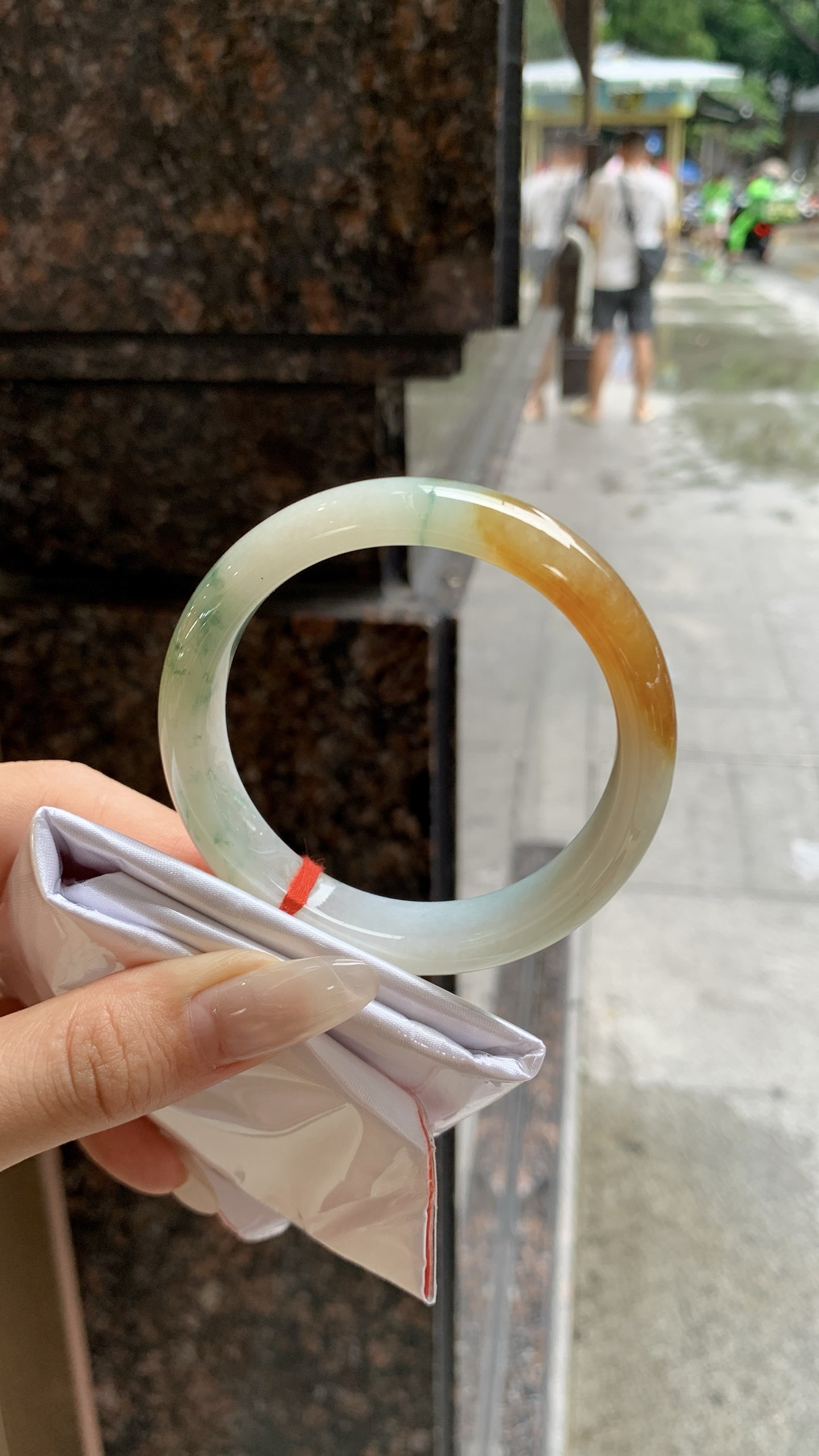黄翡飘花成品手镯,尺寸56.1-12.9-7.9