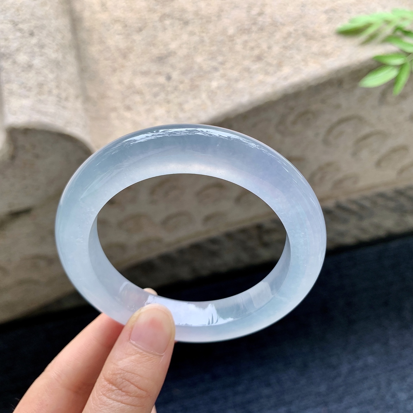 正圈57 58，圈口58.3/11.8/10.5，编码GJ082941，高冰紫底，起荧光，清透，水润，种老，细腻，打灯有棉线