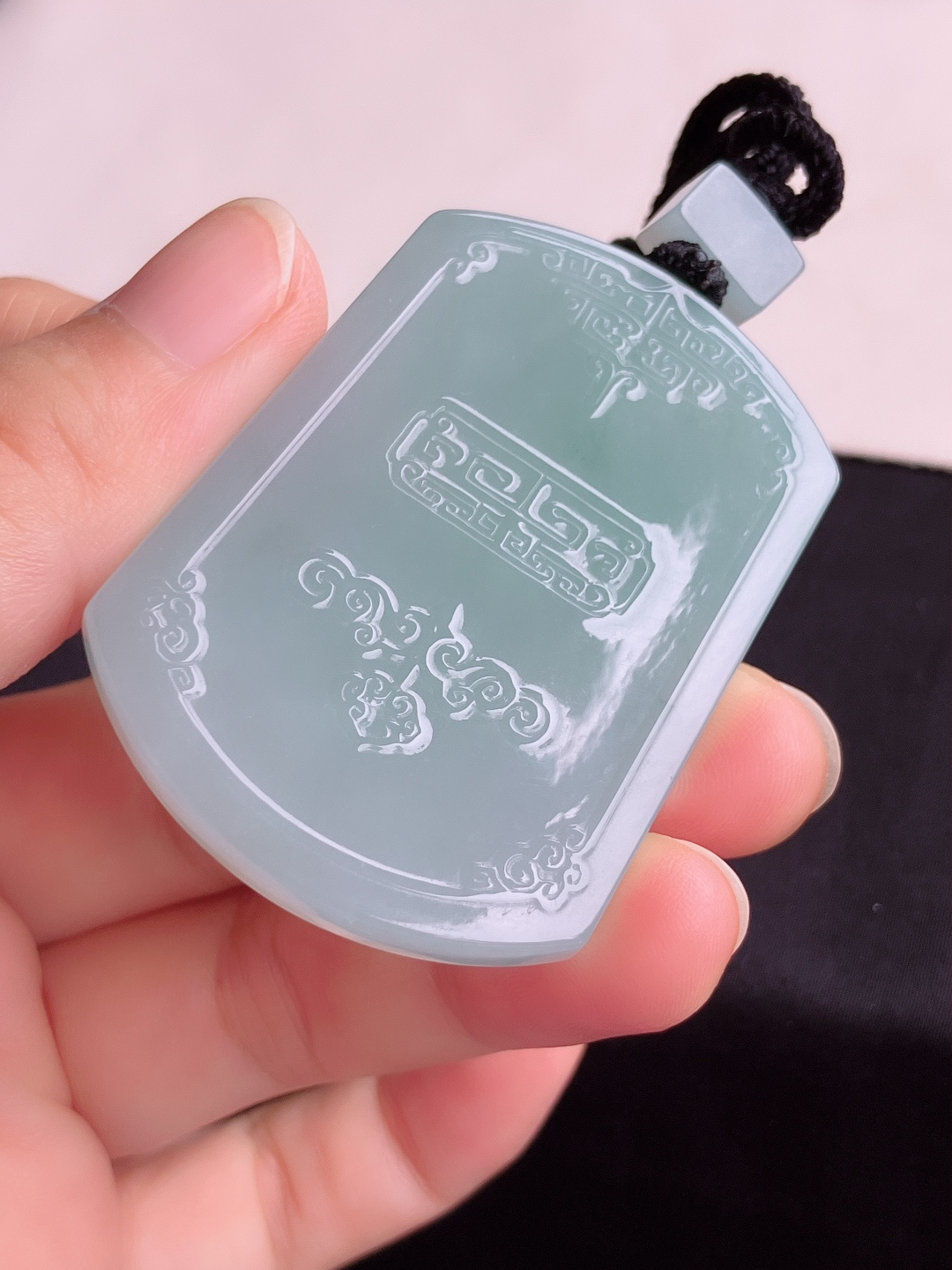️底色平安牌，细腻精致，尺寸54.3/38.6/5.8/自然光实拍