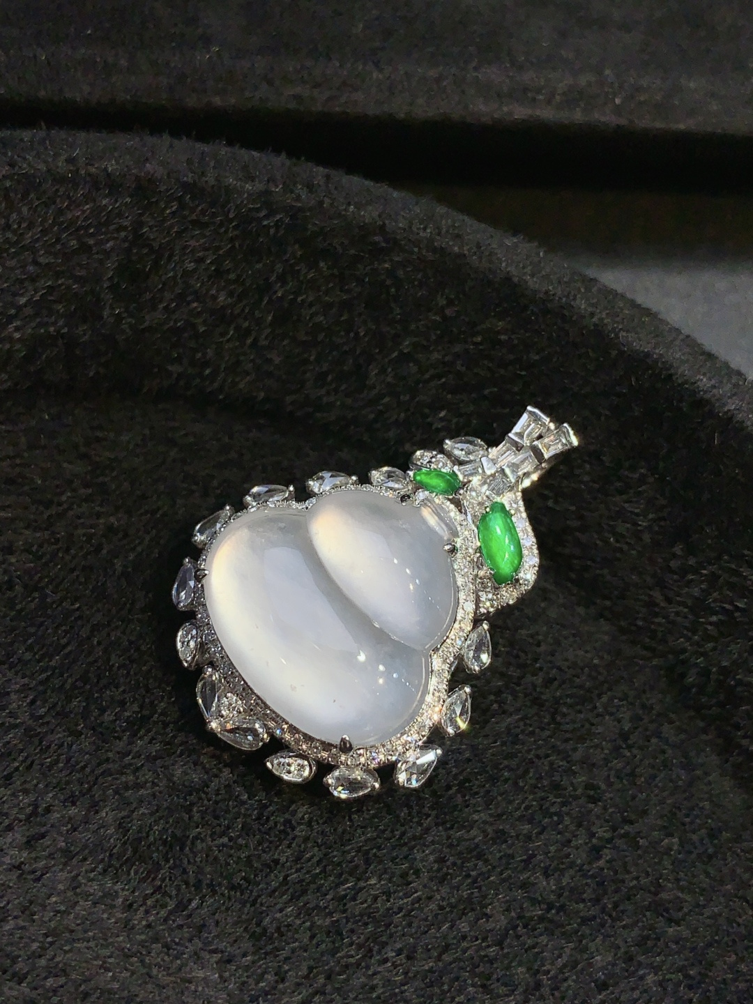 葫芦吊坠～水灵灵 气质优雅 18k真金真钻，15.2-15.9