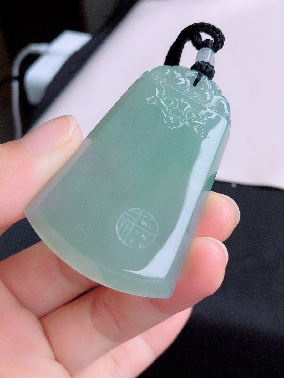 ️底色平安牌，简约时尚，尺寸59.3/38/7/自然光实拍