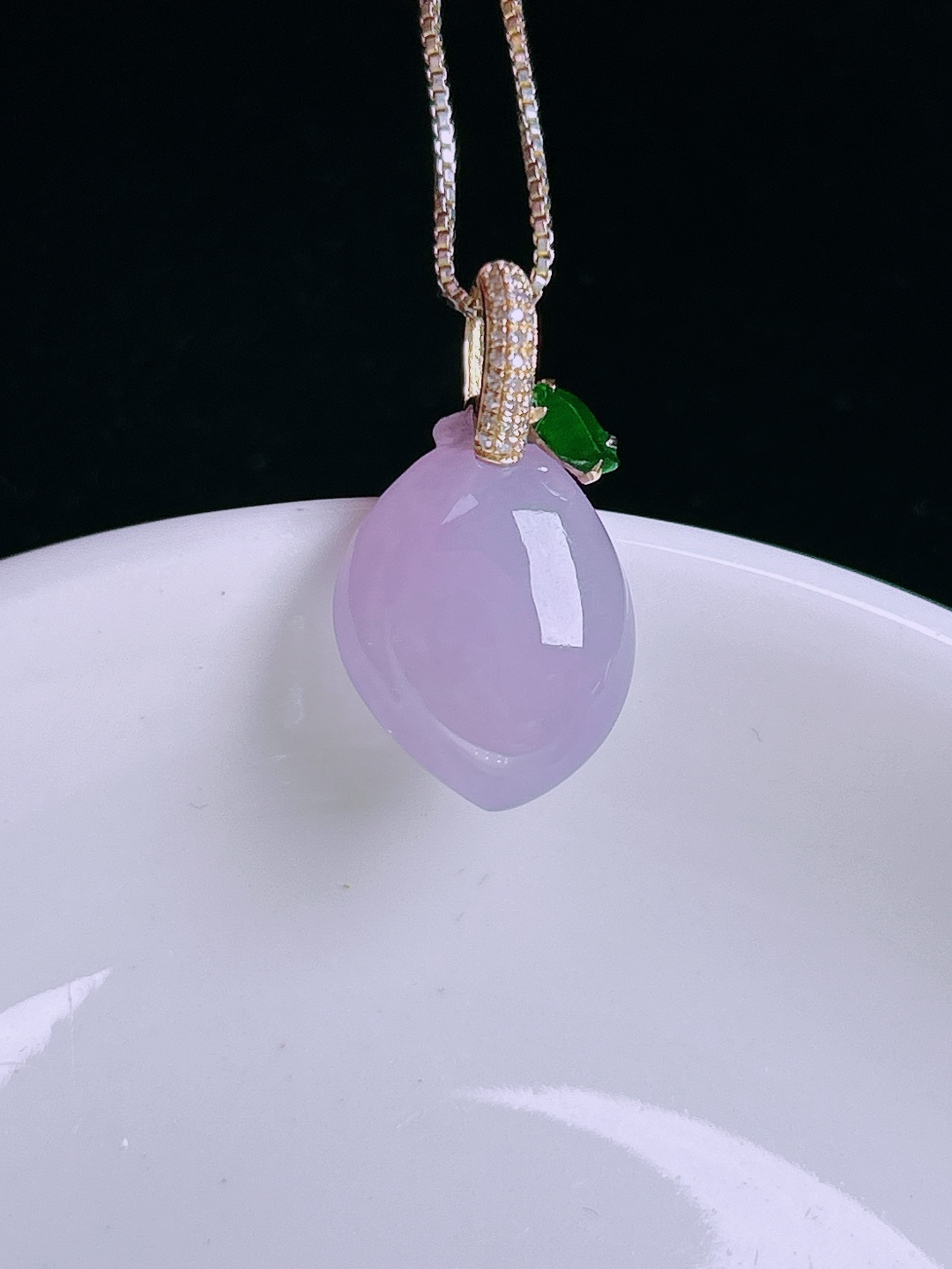 福瓜，18k镶嵌，老种起光，细底通透，尺寸：24.4裸石18/13.5/6.4mm0828
