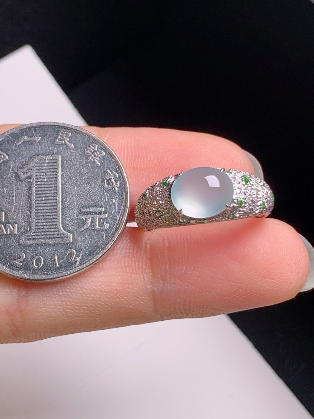 高冰旦面戒指，莹润起光，清透素雅，感拉满，裸石8.5-7.1-4.3，圈口14