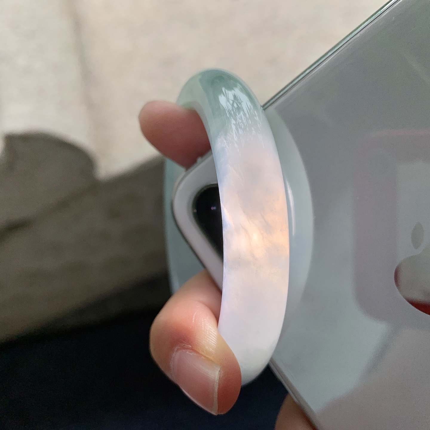 正圈53 54，圈口54.3/11/8.7，编码A2082910，冰糯飘绿，水润，种老，细腻，打灯有棉线