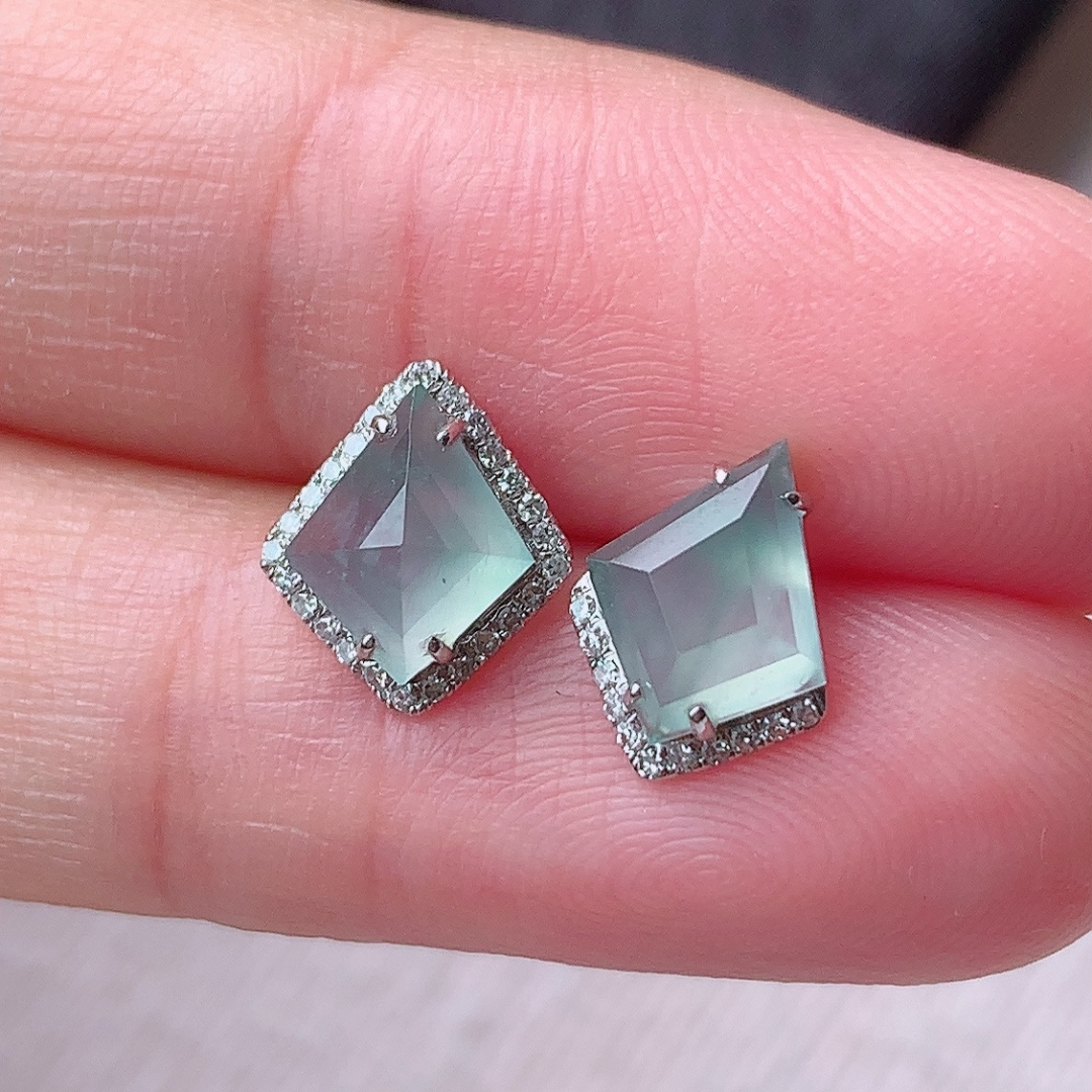 冰晴切割面耳钉 品相细腻，水润十足 佩戴精致大气，7.8-6.5-4.1