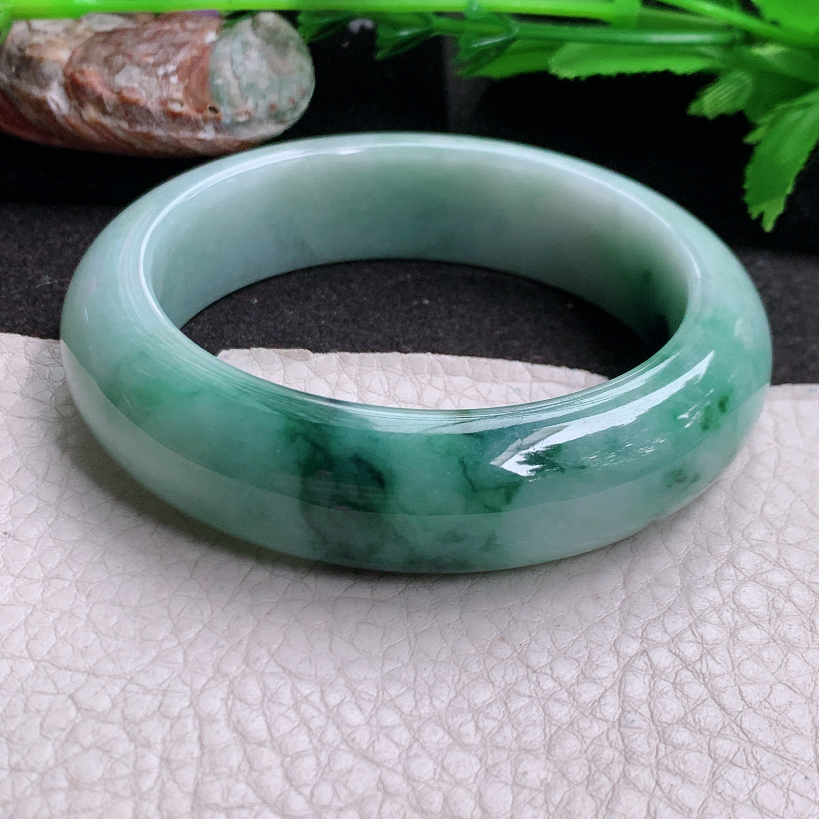 js自然光58*16.8*10轮胎镯 缅甸翡翠a货玉手镯飘花厚装宽边玉手环