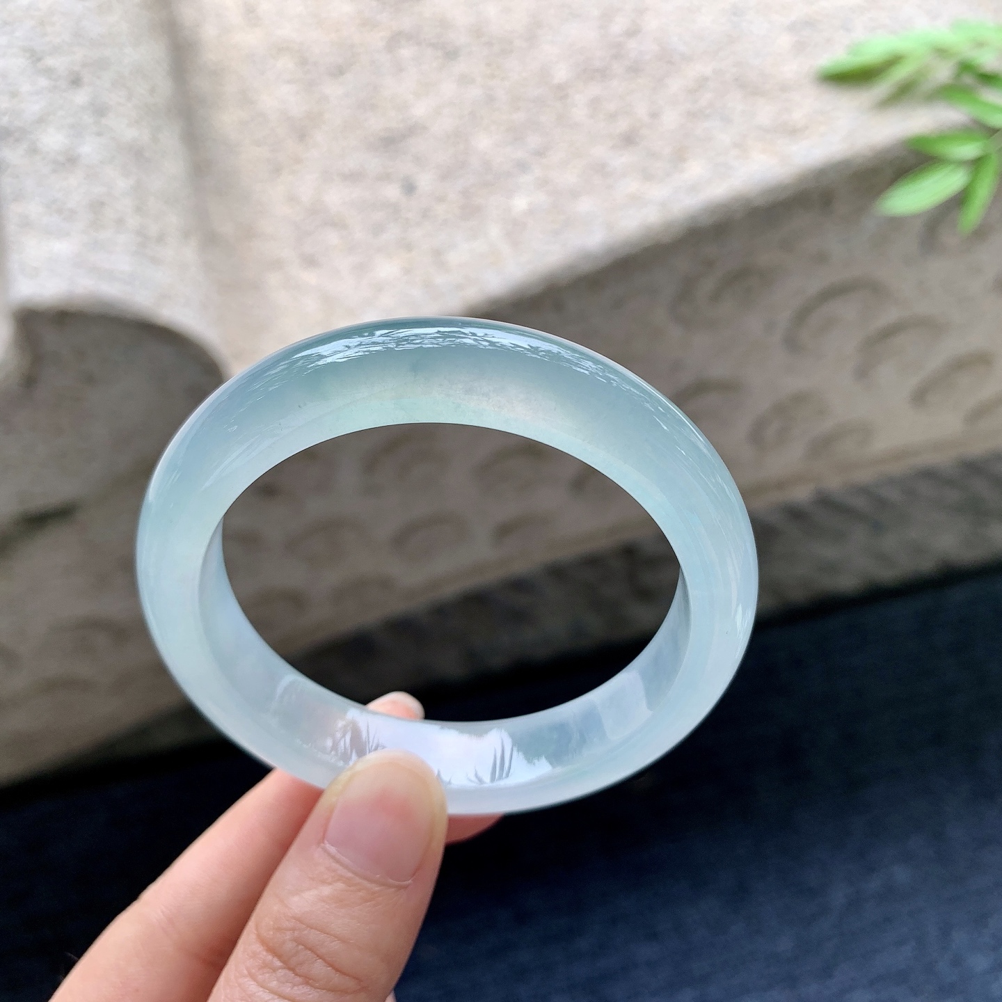 正圈53 54，圈口54.2/12/8，编码A2082914，描述：冰种，清透，水润，种老，细腻，无裂。