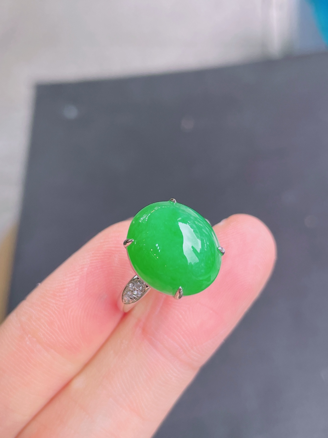 高冰绿蛋面戒指 晶莹剔透，新颖时尚，品相，14.5-13-5