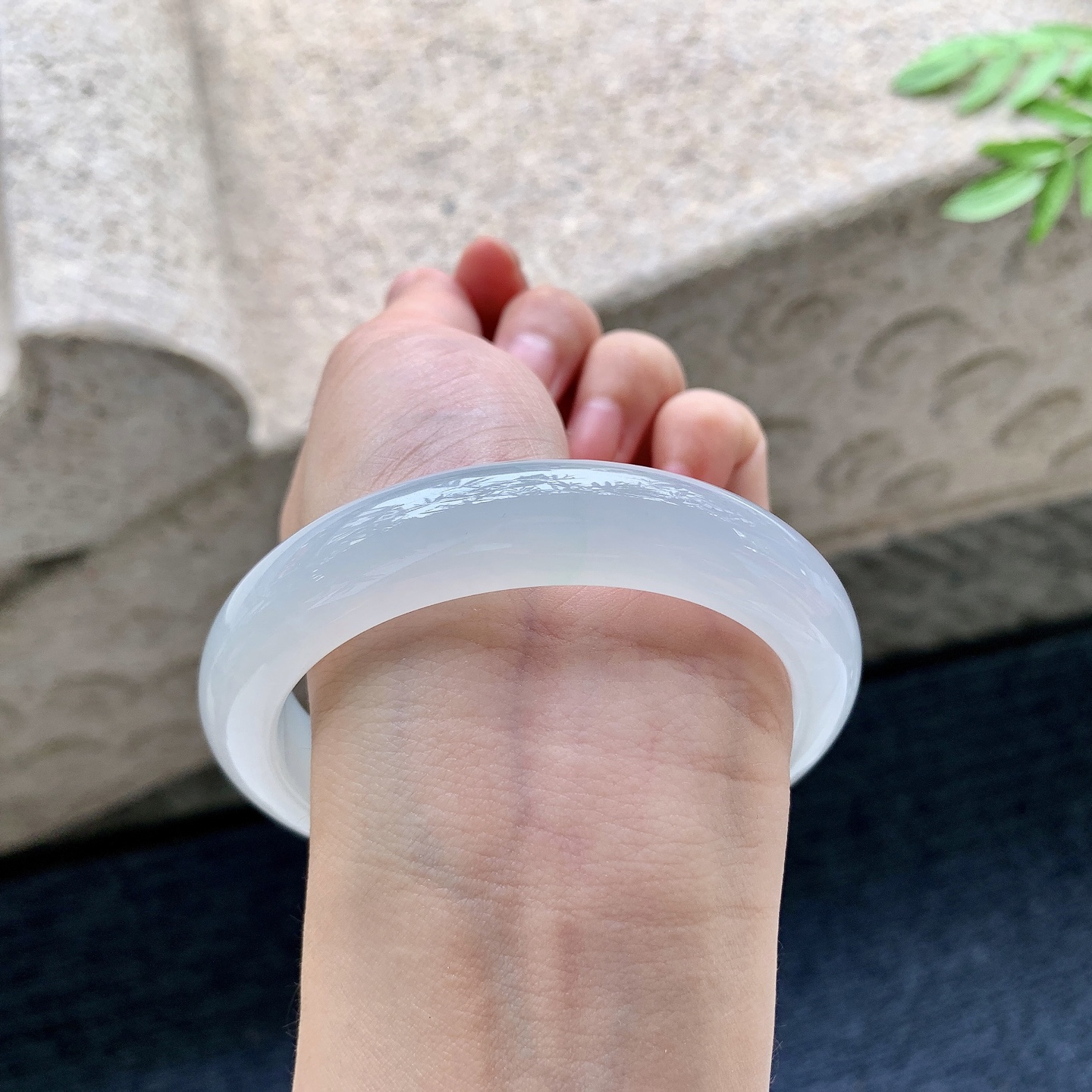 正圈59 60，圈口60/13.2/9，编码T1082913，冰糯底色，水润，种老，细腻，无裂。
