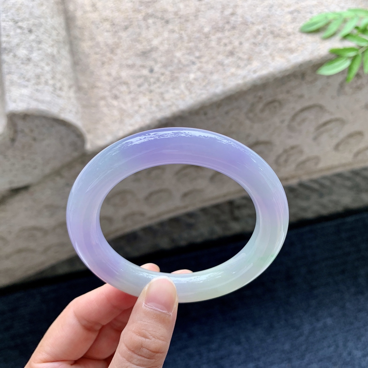 圆条55 56,圈口56.4/11.3/11.1,编码G7082928,双彩，水润，种老，细腻，打灯有棉线