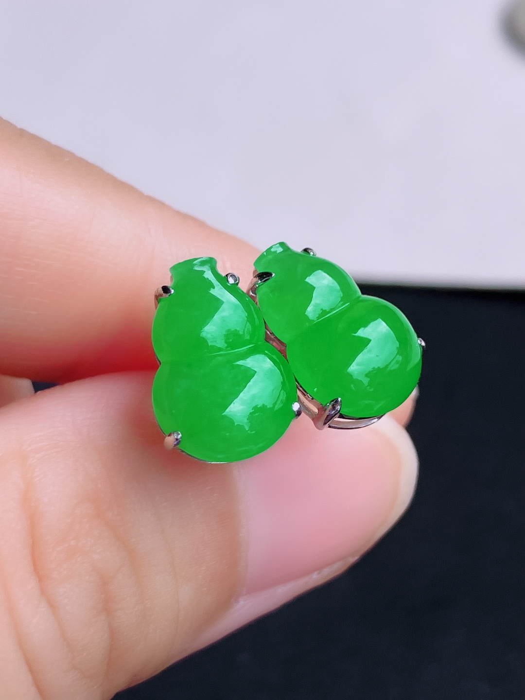 ️阳绿葫芦耳钉，简约时尚，尺寸13/8.6/5.8/自然光实拍