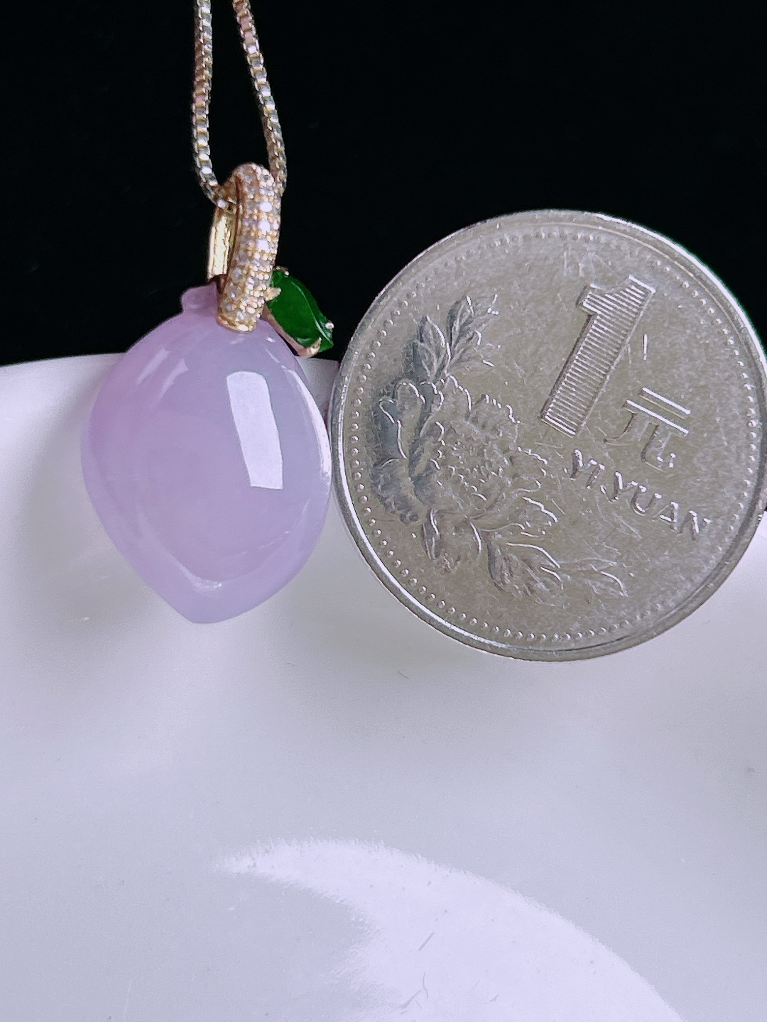 福瓜，18k镶嵌，老种起光，细底通透，尺寸：24.4裸石18/13.5/6.4mm0828