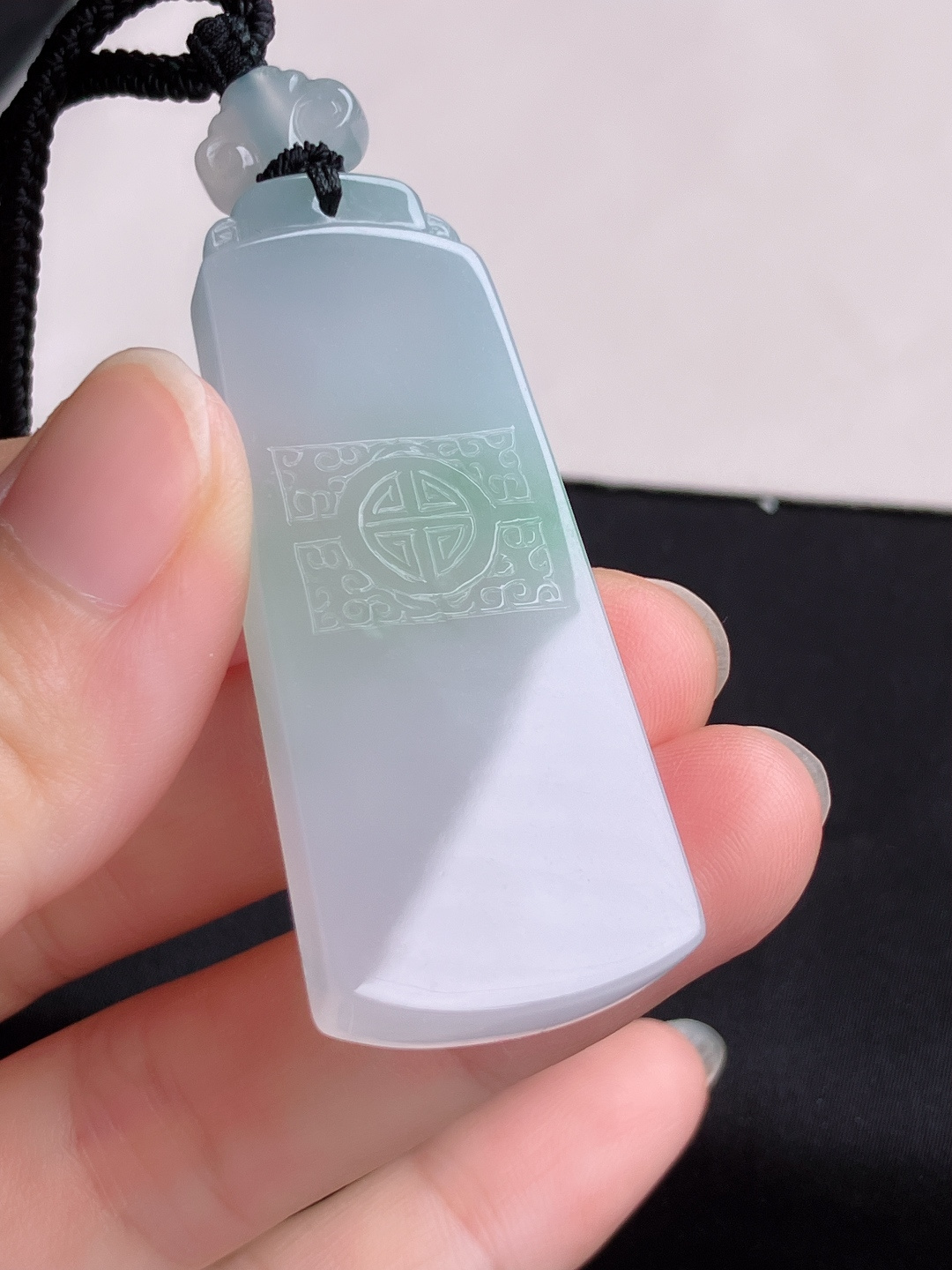 双彩平安牌，简约时尚，尺寸53/22/6/自然光实拍