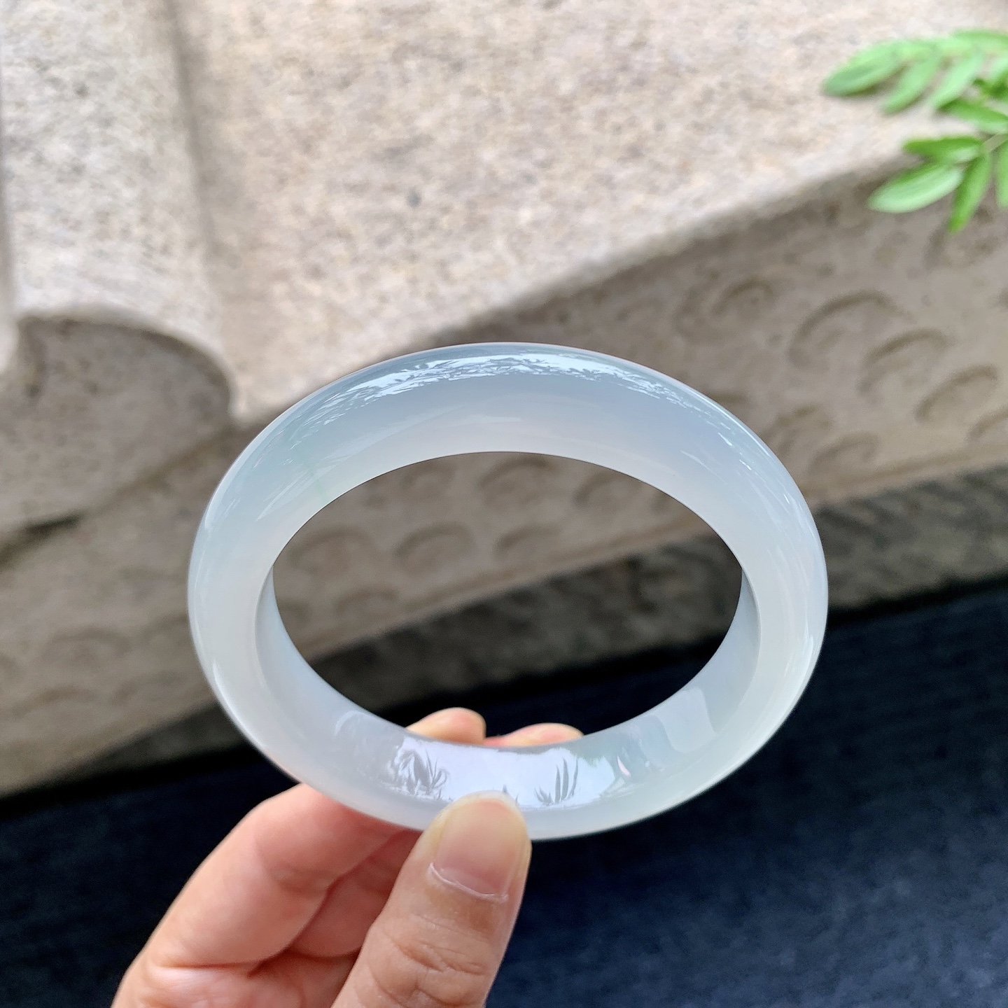 正圈59 60，圈口60/13.2/9，编码T1082913，冰糯底色，水润，种老，细腻，无裂。