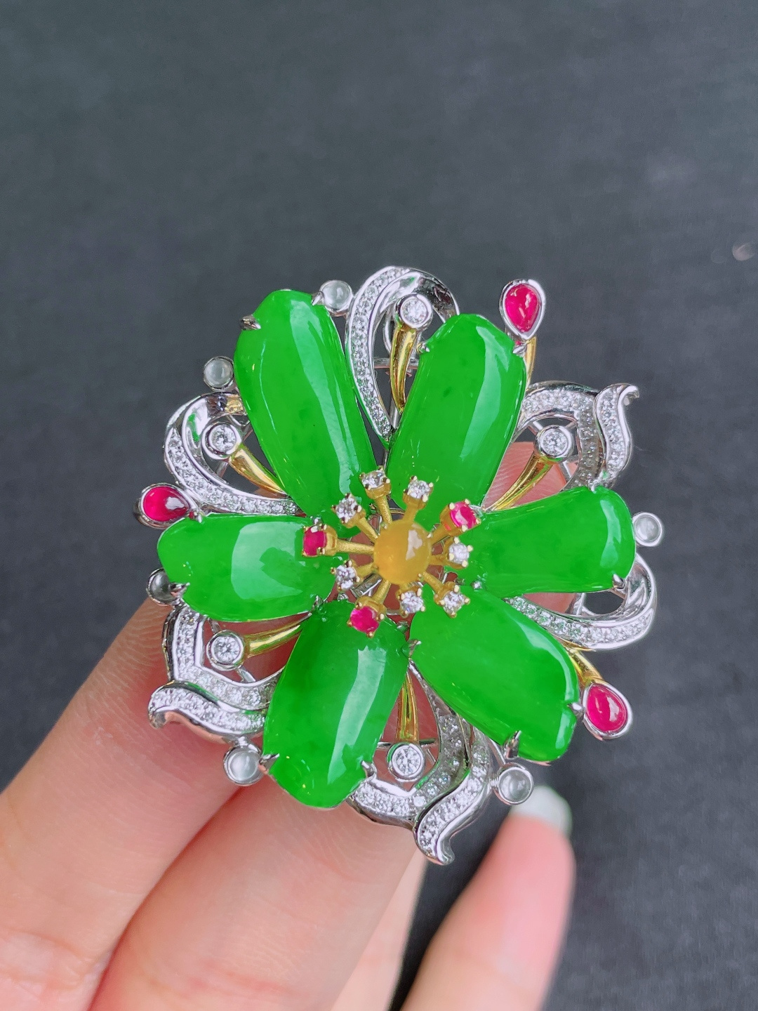 高冰绿胸针，晶莹剔透，新颖时尚，无裂，45-11
