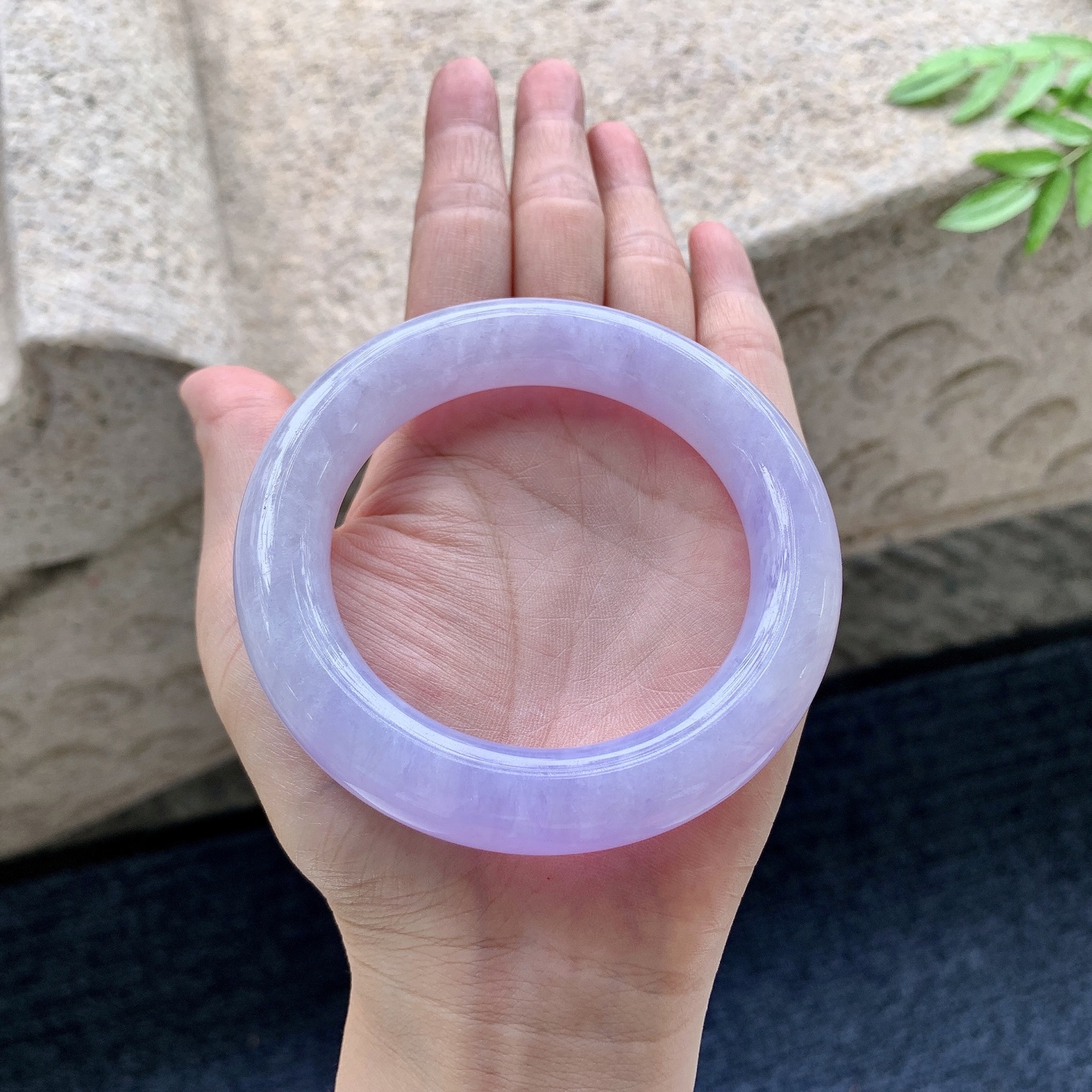 圆条56 57，圈口57/12.5/11.8，编码A2082915，艳紫，满色，水润，种老，细腻，有纹线