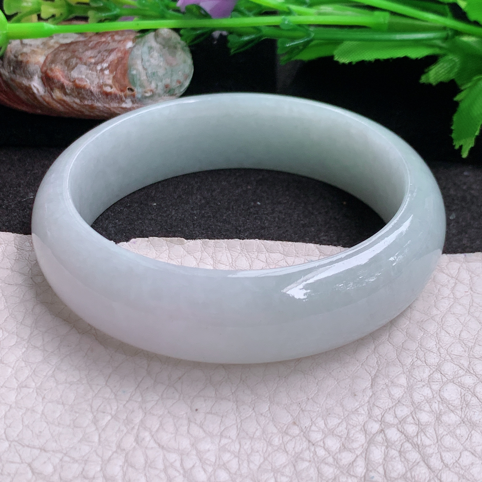 js自然光58.5*17*8.3轮胎镯 缅甸翡翠a货玉手镯浅绿大气宽边玉手环