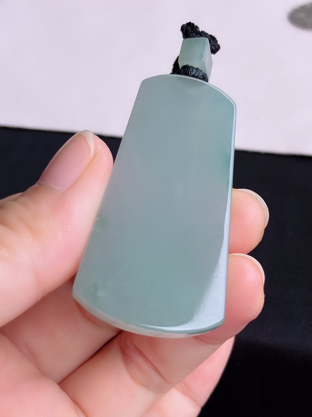 底色平安牌，简约时尚，尺寸52.3/26.8/5.6/自然光实拍