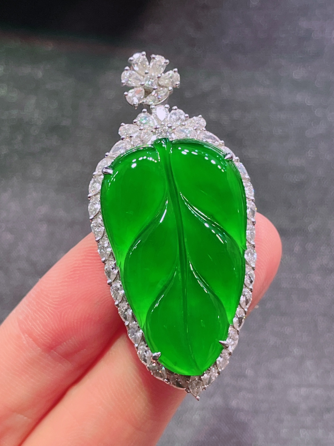 高冰绿树叶吊坠，晶莹剔透，新颖时尚，品相，34-21-3
