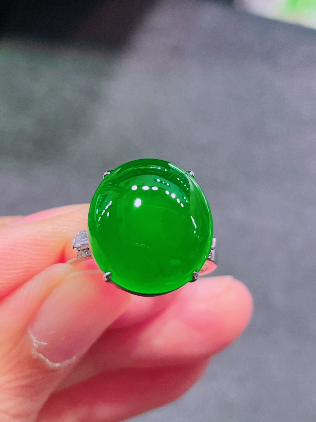高冰绿蛋面戒指 晶莹剔透，新颖时尚，品相，16-14