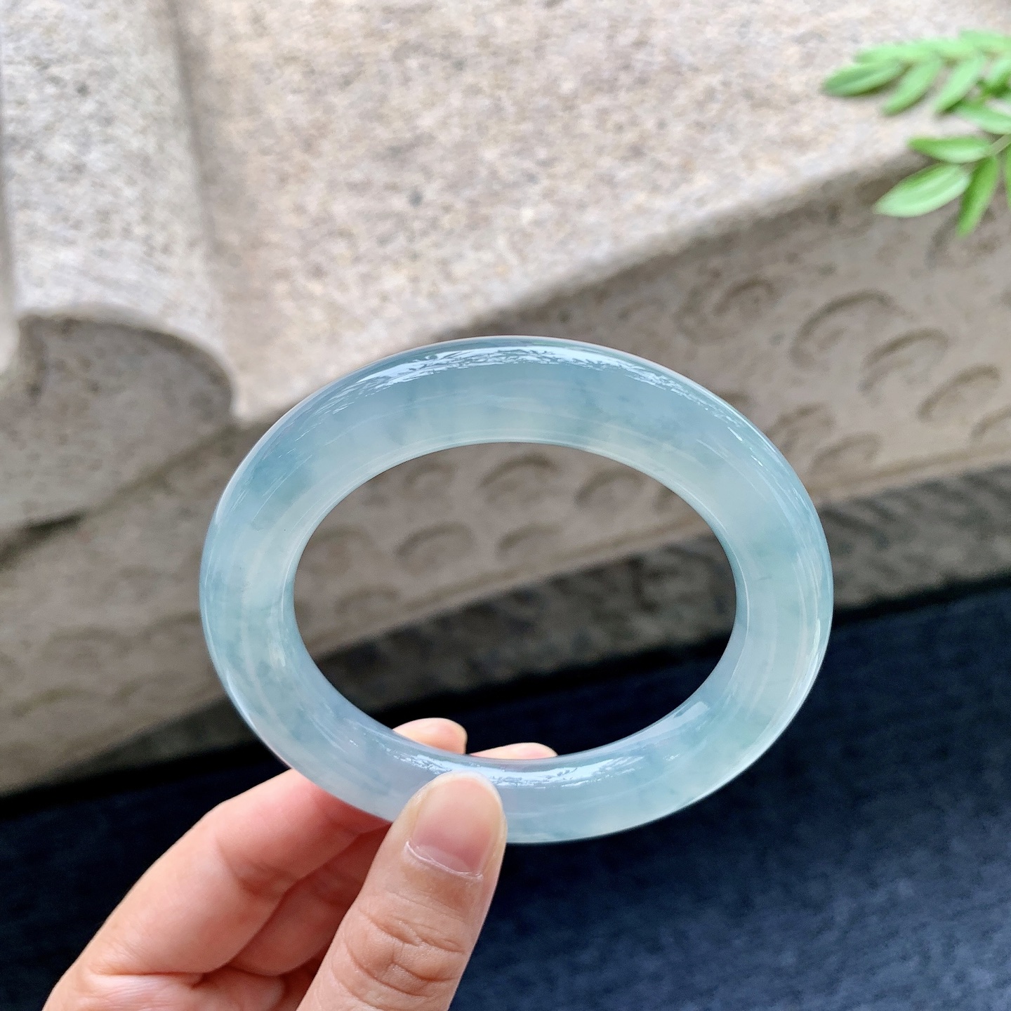 圆条56 57，圈口57/11.2/11.2，编码WW082945，糯冰飘花，水润，种老，细腻，打灯有絮线