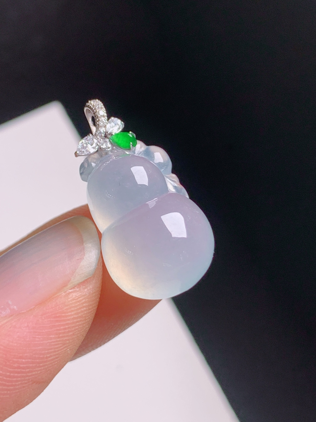 高冰葫芦吊坠，莹润透亮，造型饱满，福禄相伴，裸石18.3-11.8-7.723.1