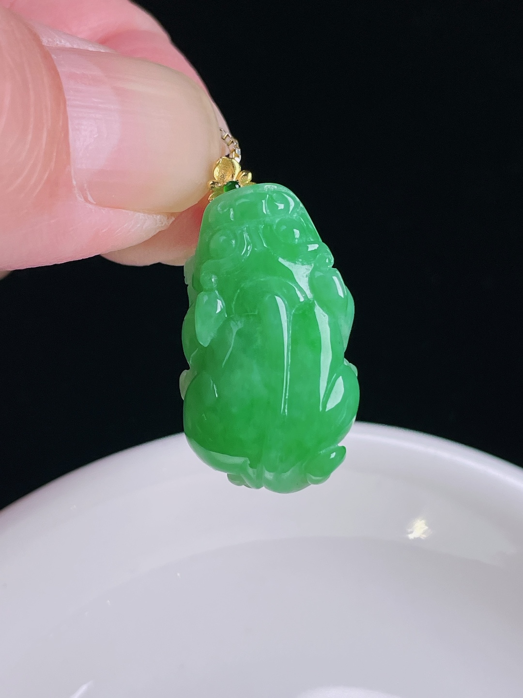 阳绿貔貅，18k镶嵌，老种起光，细底通透，尺寸：28.2裸石25.2/14.6/7.5mm0828