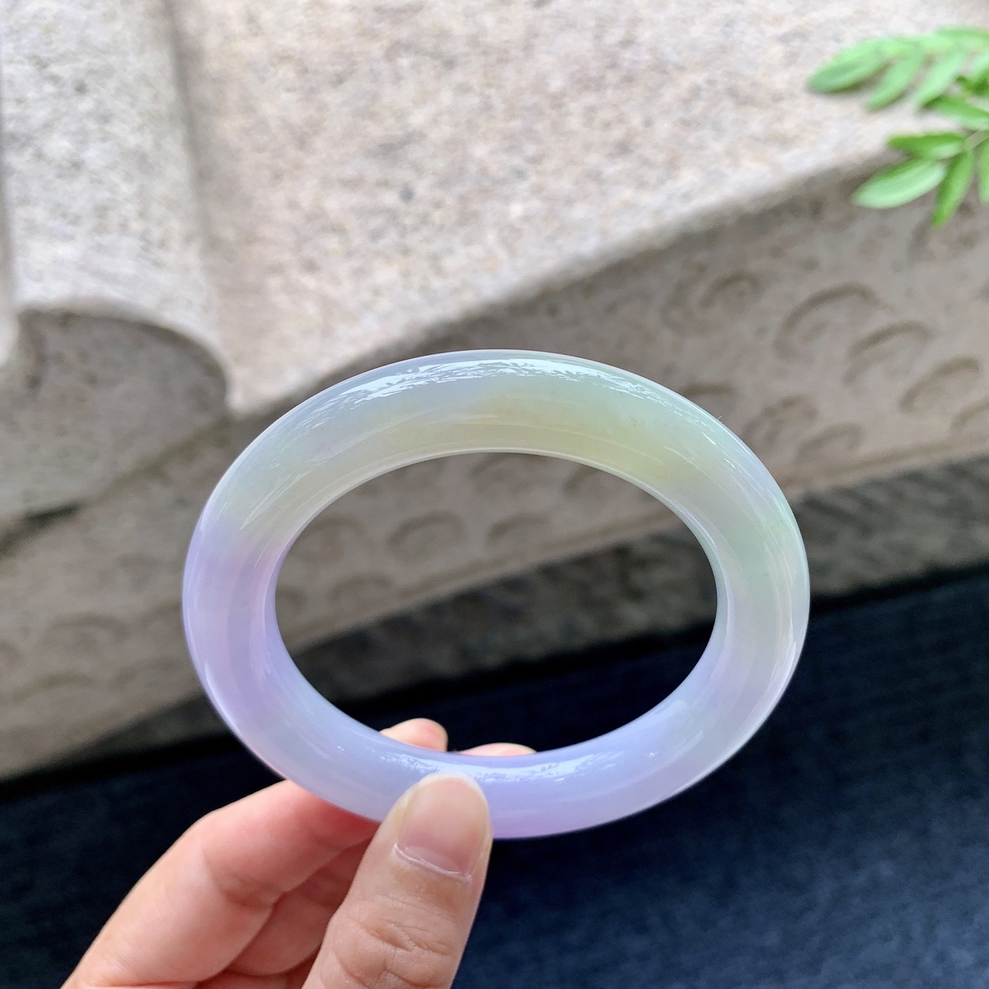圆条55 56,圈口56.4/11.3/11.1,编码G7082928,双彩，水润，种老，细腻，打灯有棉线