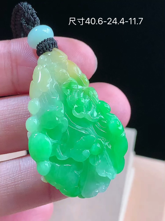 黄加绿百财,老坑冰透 种老水足 水润光泽,性比高,无裂,尺寸看图