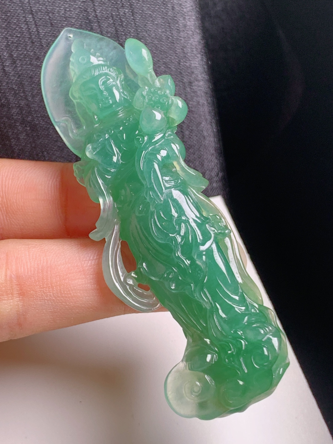 满绿站观音，水头十足，雕工精湛，吉祥护佑