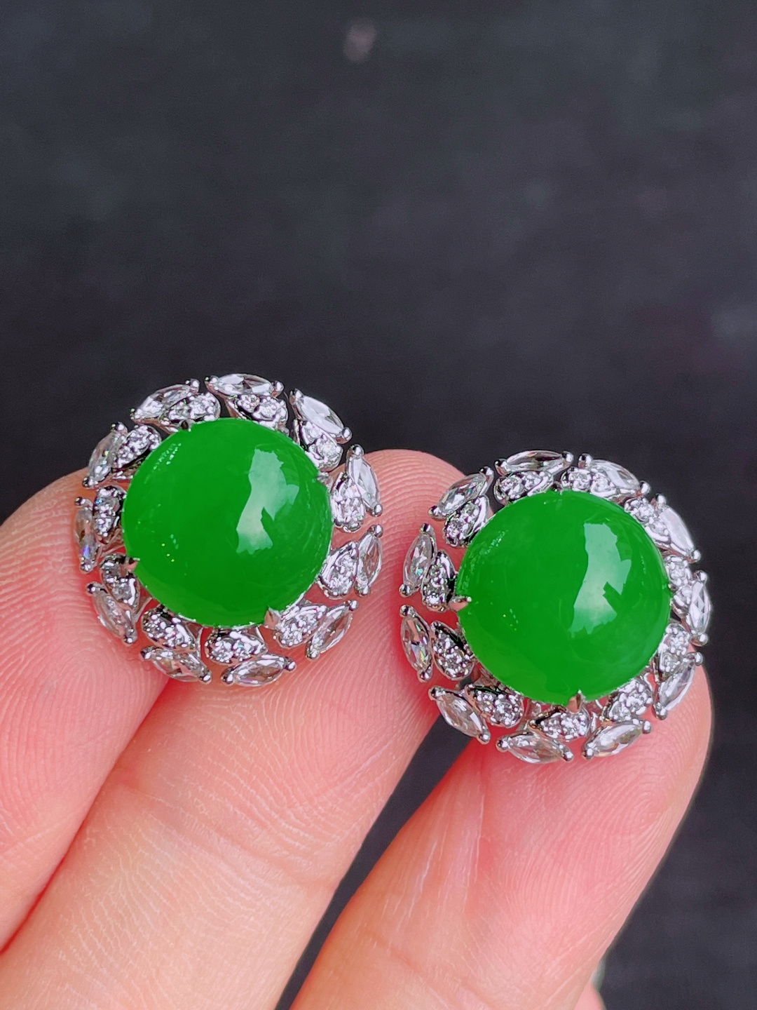 高冰绿蛋面耳钉，晶莹剔透，新颖时尚，品相，12-6
