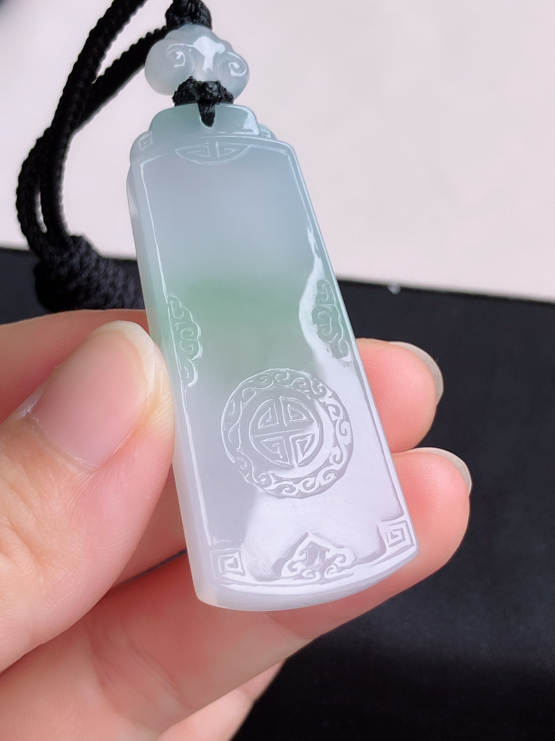 双彩平安牌，简约时尚，尺寸53/22/6/自然光实拍
