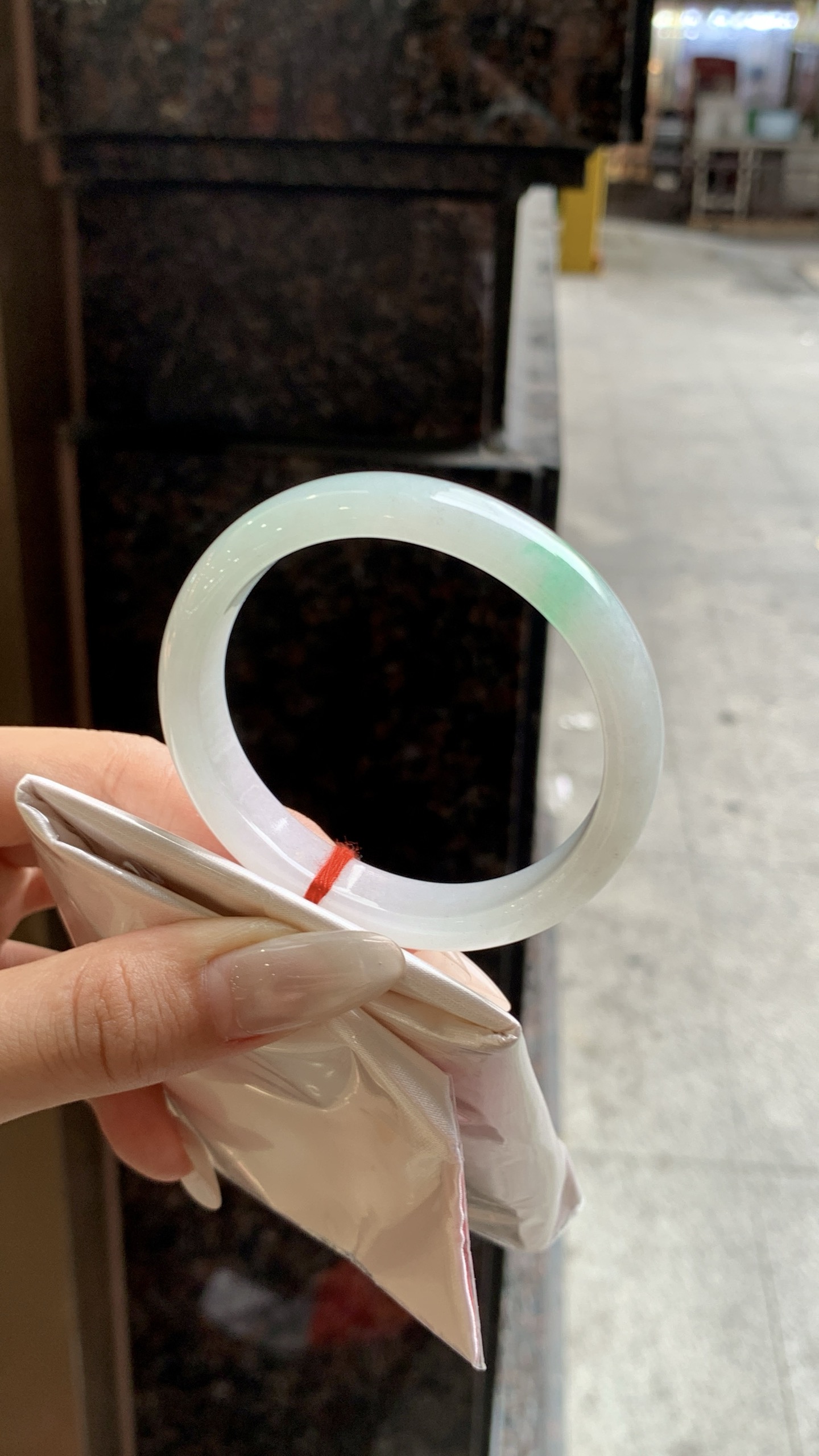 一抹绿贵妃成品手镯