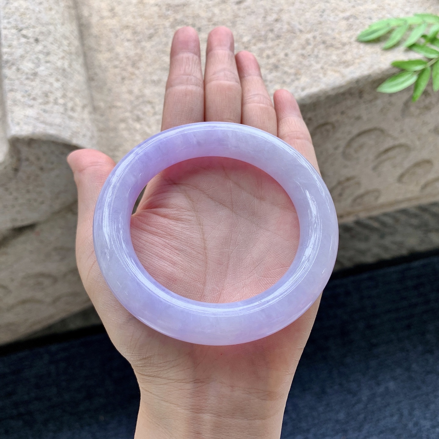 圆条56 57，圈口57/12.5/11.8，编码A2082915，艳紫，满色，水润，种老，细腻，有纹线