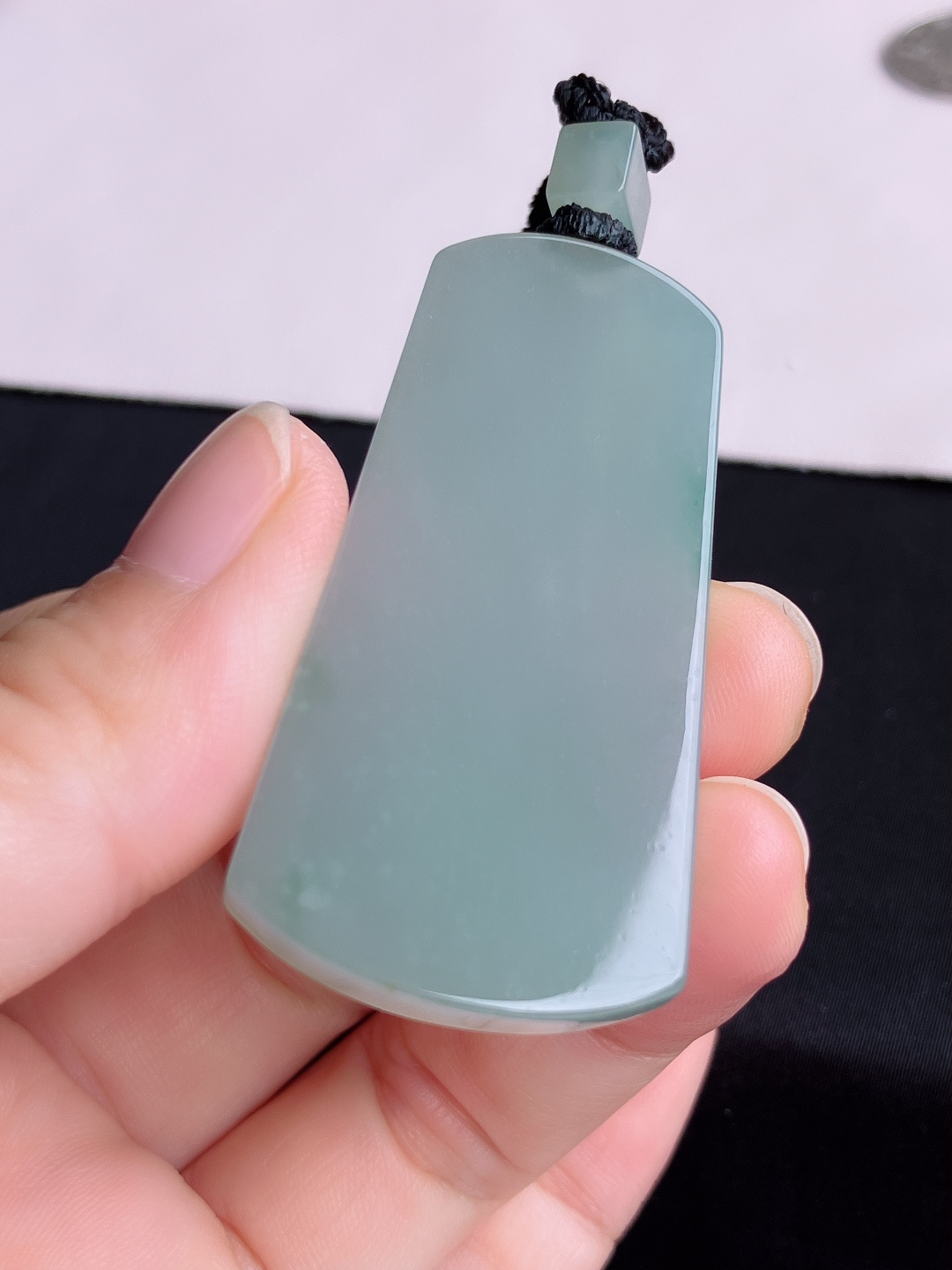 底色平安牌，简约时尚，尺寸52.3/26.8/5.6/自然光实拍