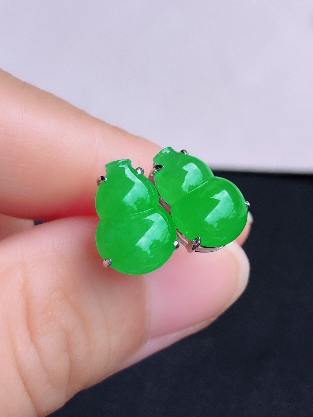 ️阳绿葫芦耳钉，简约时尚，尺寸13/8.6/5.8/自然光实拍