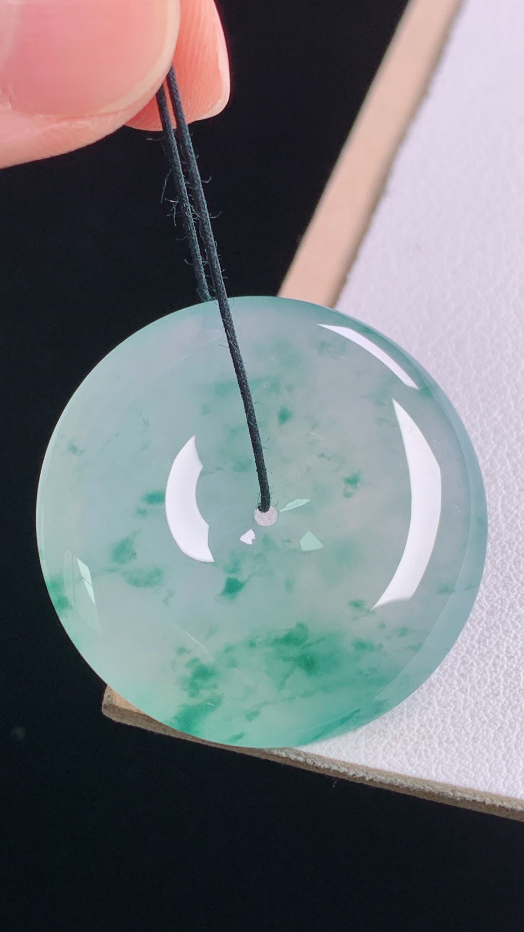 冰飘花平安扣，花色灵动，清爽通透，无裂，尺寸:31.8-6.4mm