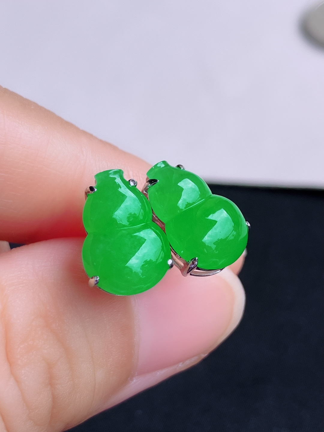 ️阳绿葫芦耳钉，简约时尚，尺寸13/8.6/5.8/自然光实拍