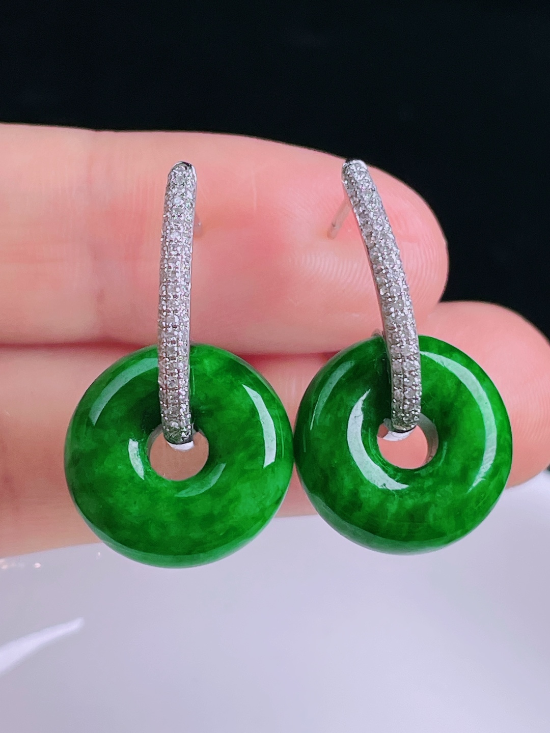 辣绿耳坠，18k镶嵌，老种起光，细底通透，尺寸：裸石15.8/6mm0828